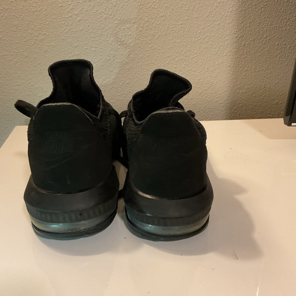 Nike LeBron 16 low triple black Men\'s  Athletic Shoes 10 main image 6